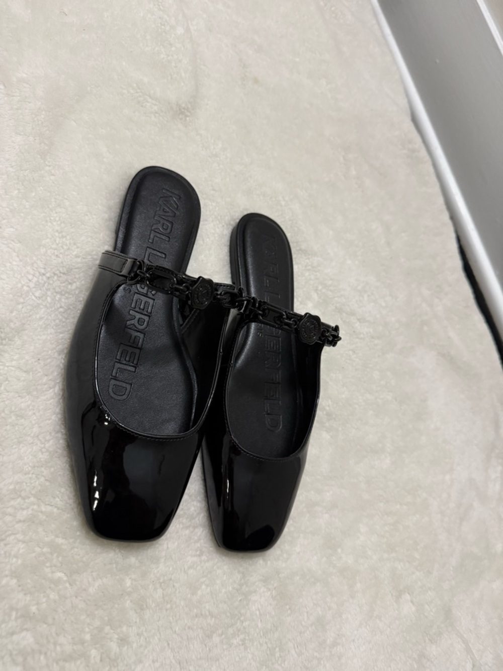 Karl Lagerfeld Black Patent Leather Chain-Accent Mules